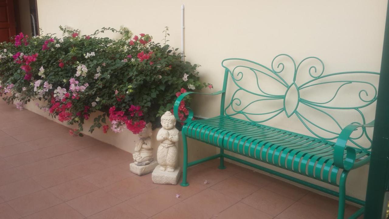 Butterfly Garden Boutique Residences Large Luxury Apts And Villas A Lifetsyle Destination By Neang, Everything You Need All Right Here 1-3 Bedrooms 110 To 190 Sq Mtrs, 2 Full Bathrooms, Rain Shower, Spa Bath, Bbq, Free Wifi, Staff 24-7, Close To Beac Pattaya Dış mekan fotoğraf